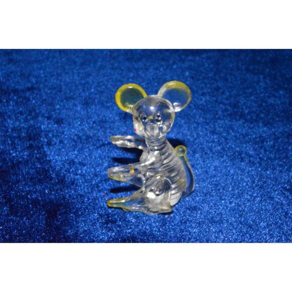 Vintage Plastic Mouse Figure Miniature Lucite Clear Yellow Acrylic Trinket Hong - Picture 1 of 8